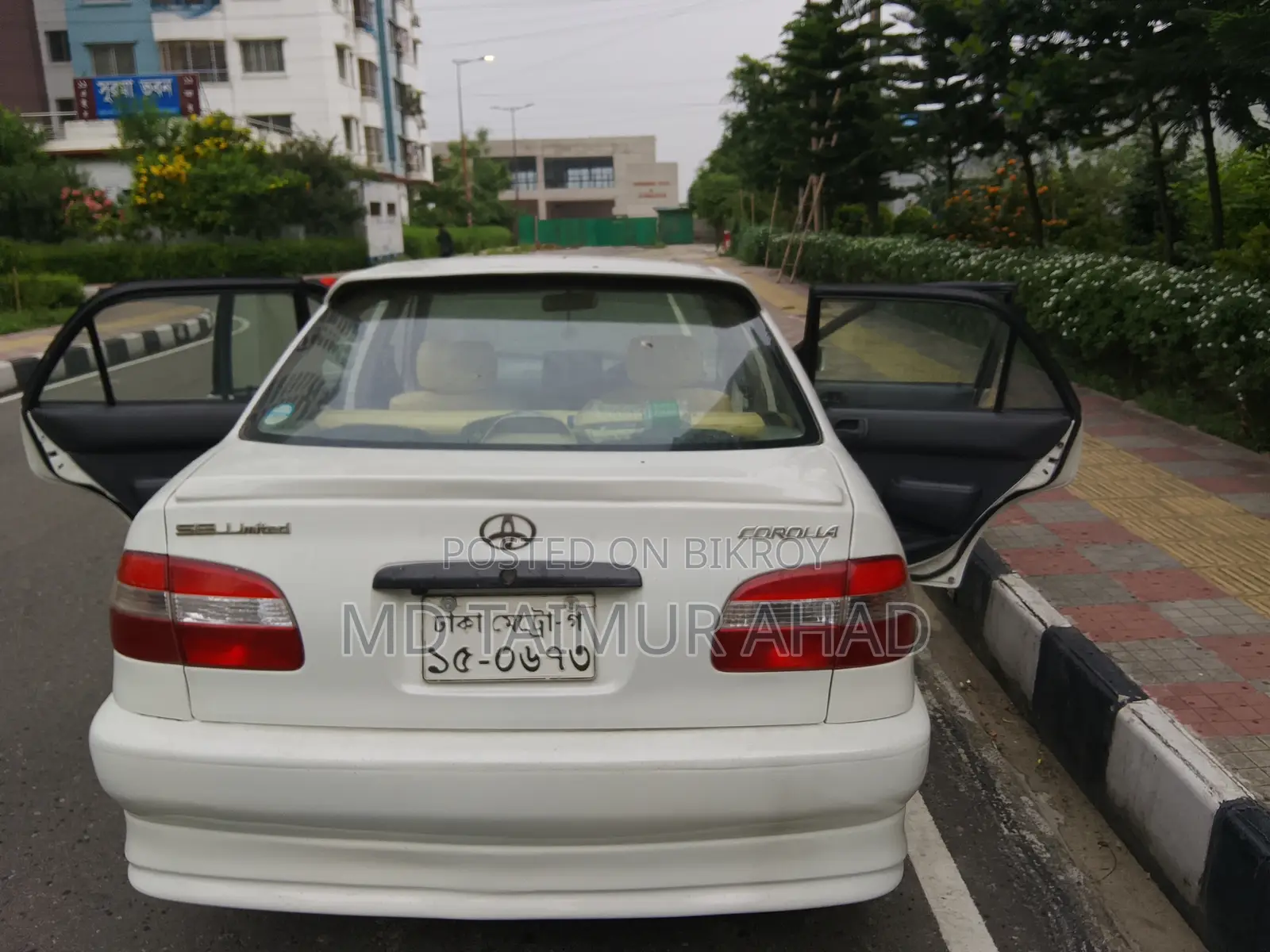Toyota Corolla Automatic 1999 White