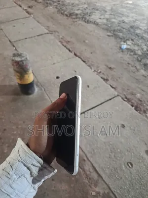 Apple iPhone 11 64 GB White
