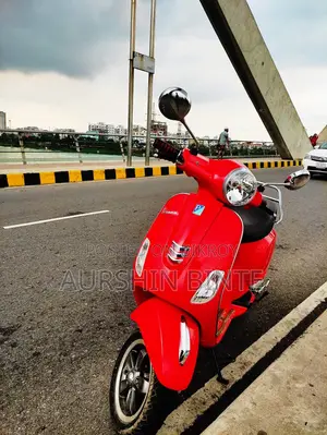 ভেসপা ১২৫ ২০২১ রেড