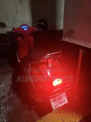 ভেসপা ১২৫ ২০২১ রেড
