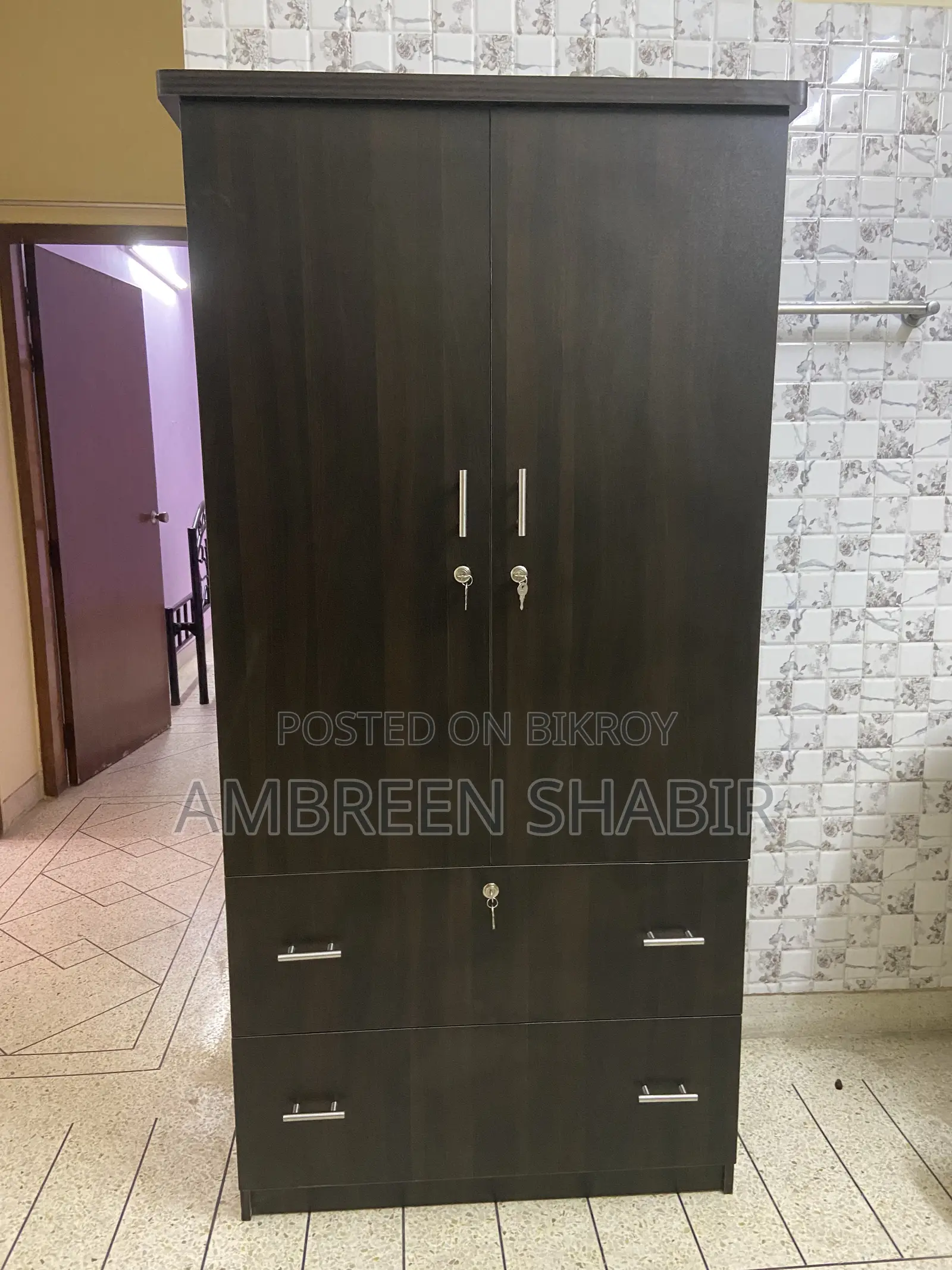 Spacious 2-Door Wooden Wardrobe With Drawers Lock – Good Condition