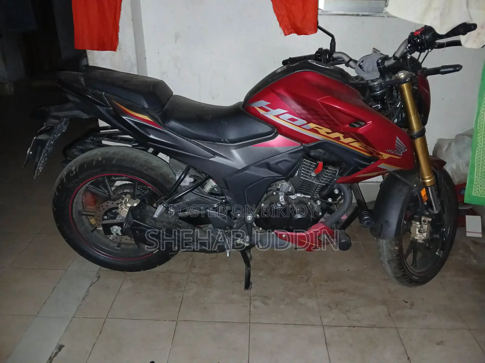 Honda Hornet 2025 Red