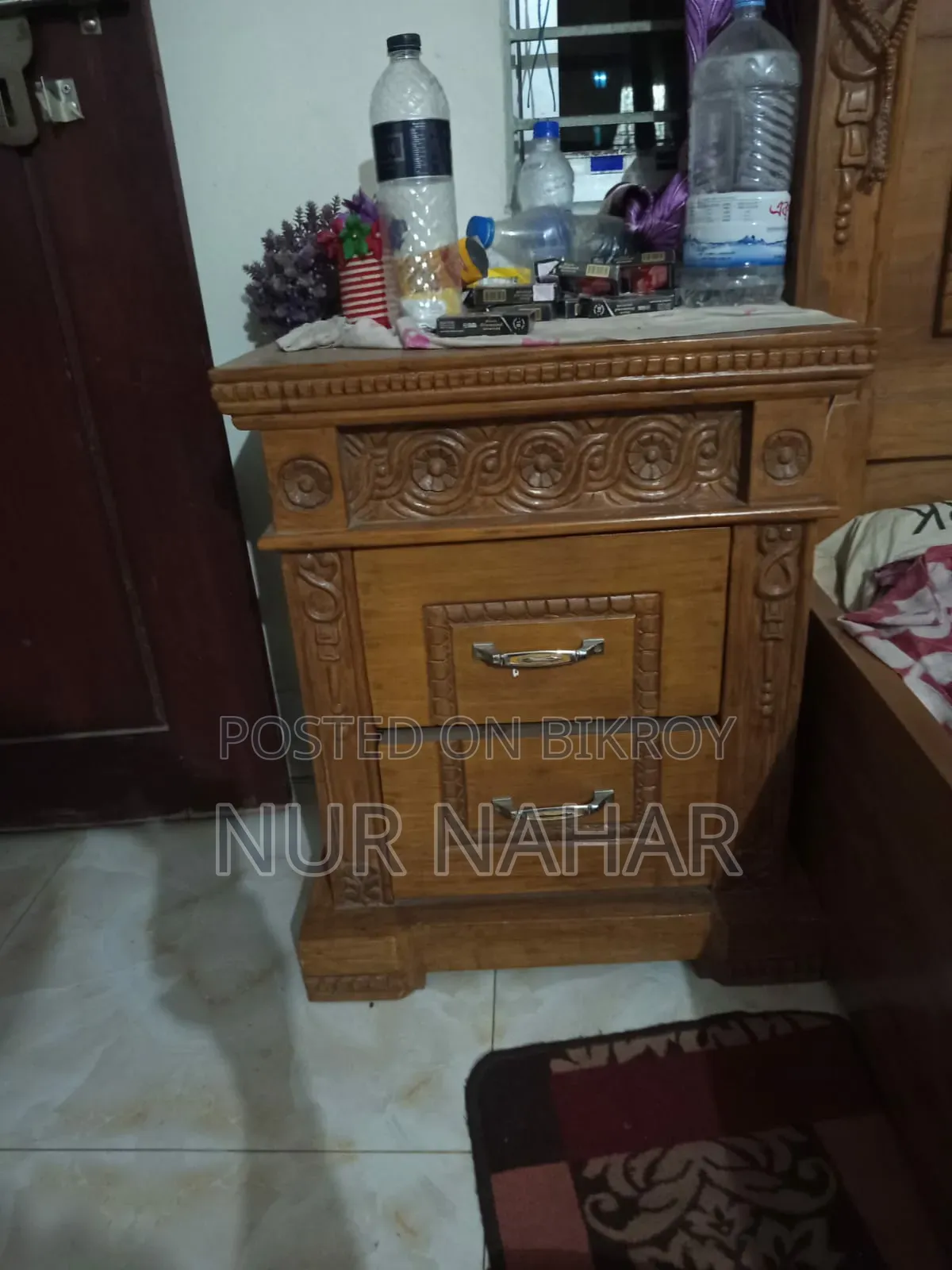 মাস্টার কাঠের বিছানা
