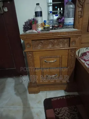 মাস্টার কাঠের বিছানা