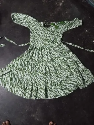 এক্সক্লুসিভ গাউন Available
