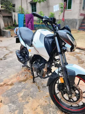Hero Thriller 160R 2022 White
