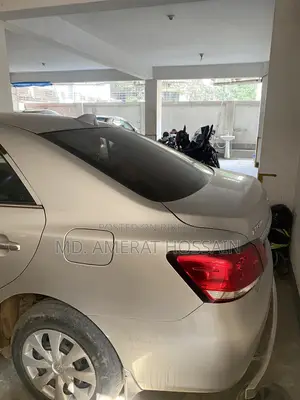 Toyota Premio 2018 Silver