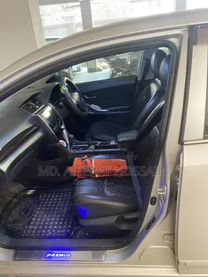 Toyota Premio 2018 Silver