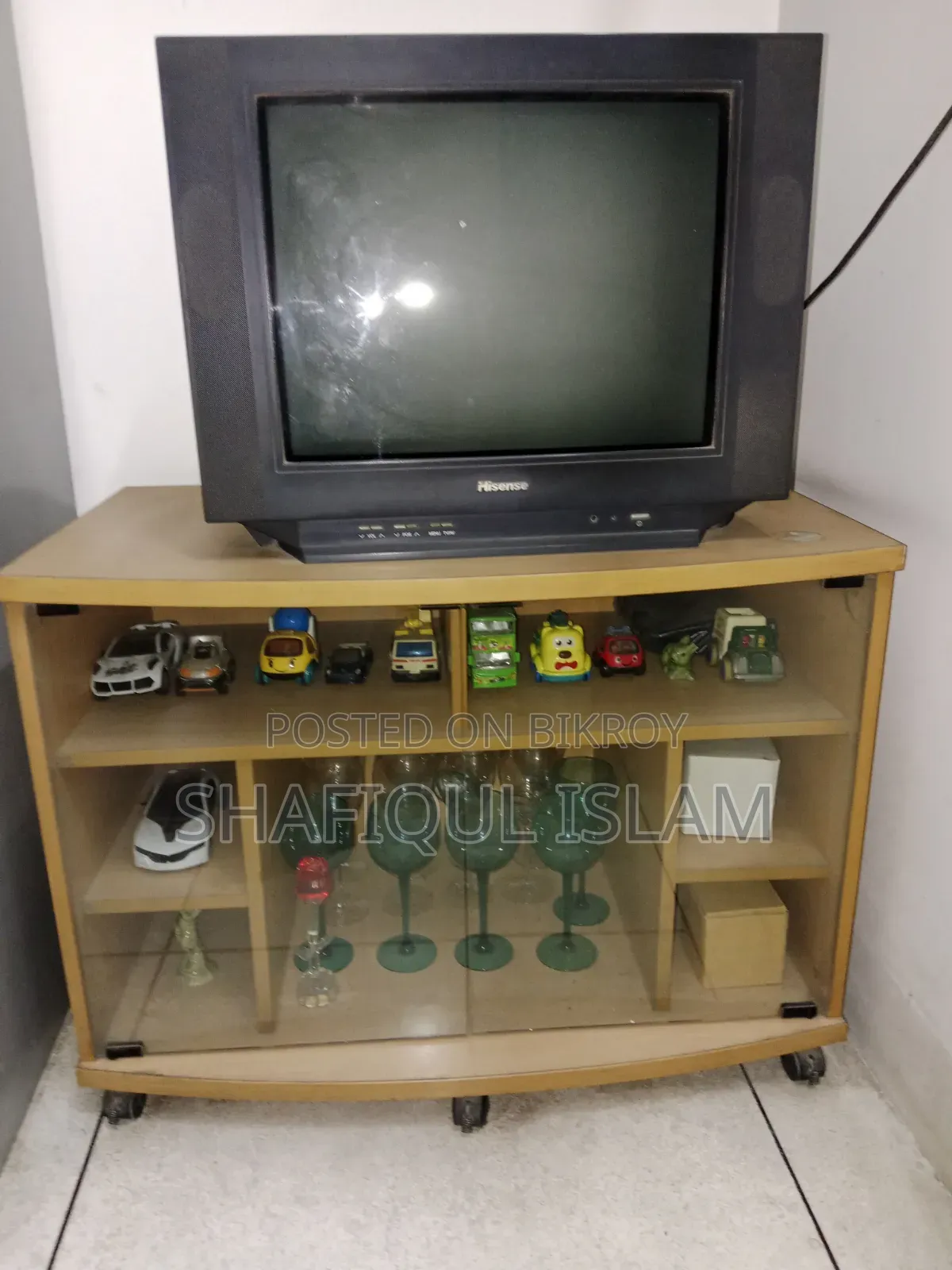 Hisense 21" Flat TV With Trolley