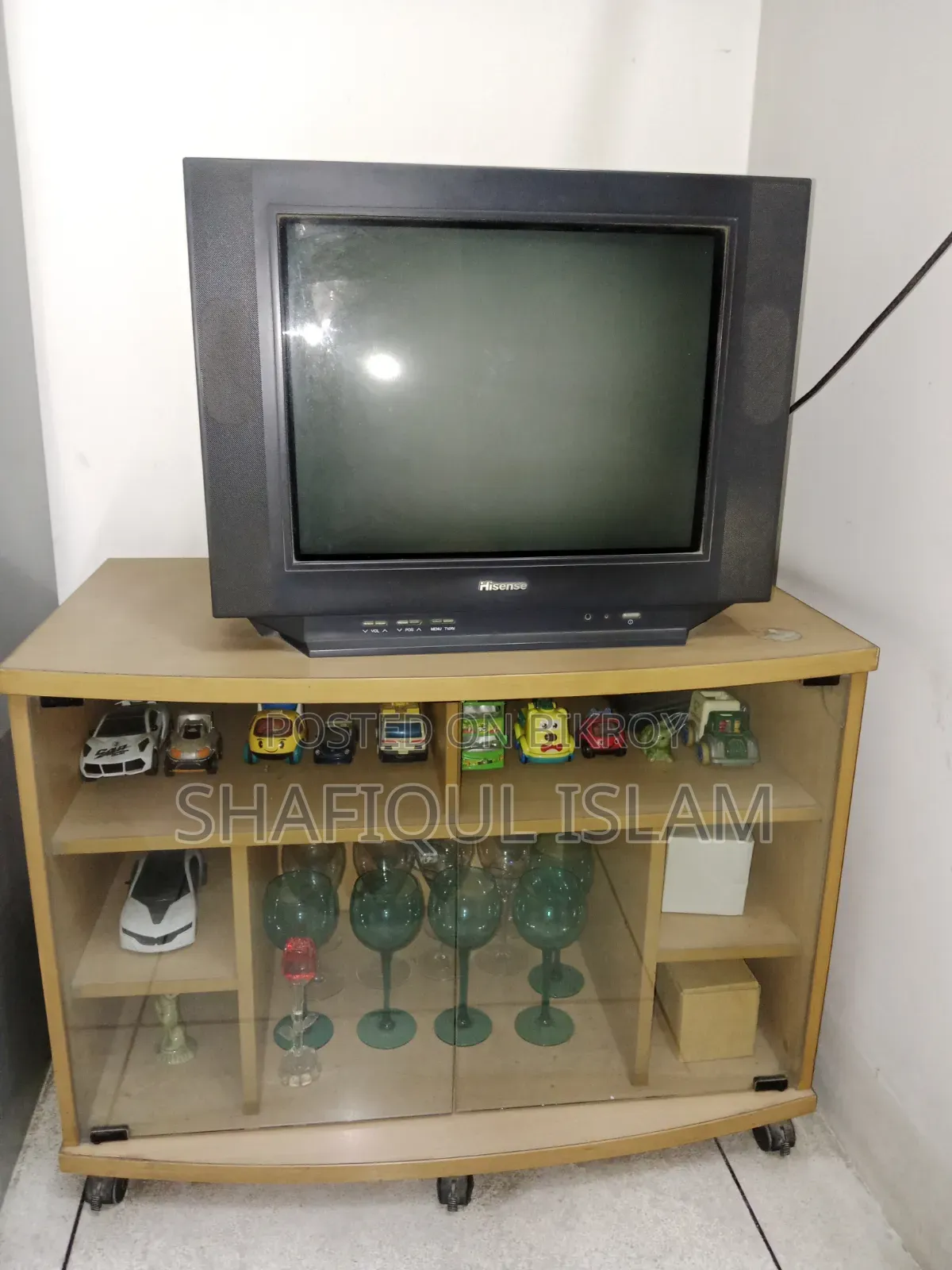 Hisense 21" Flat TV With Trolley