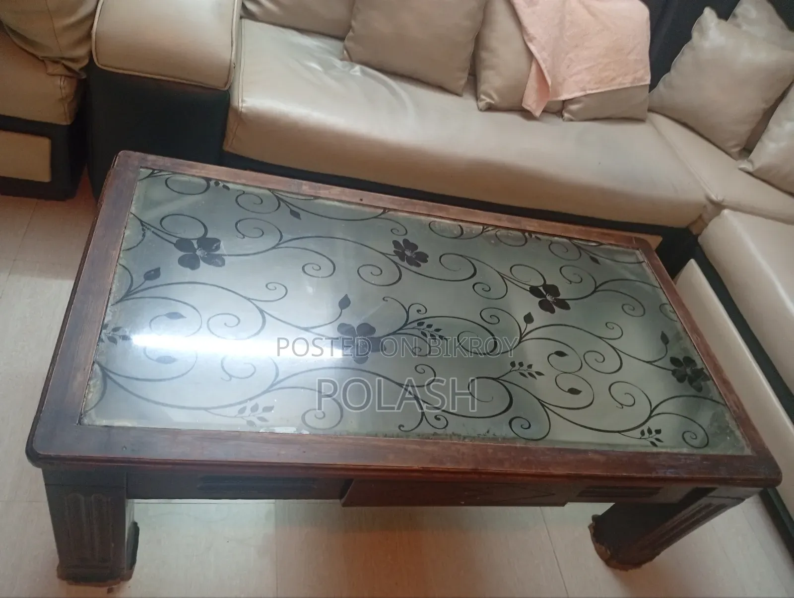 Urgent tea table for sale.