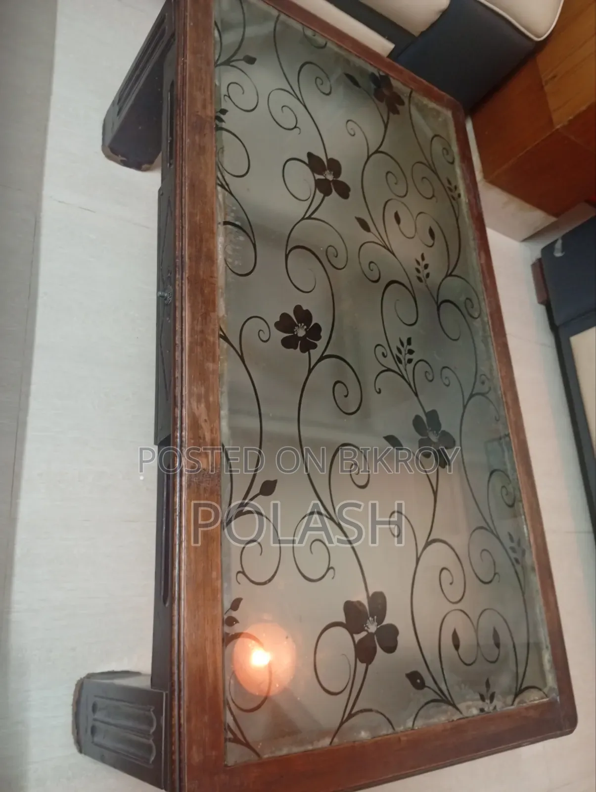 Urgent tea table for sale.