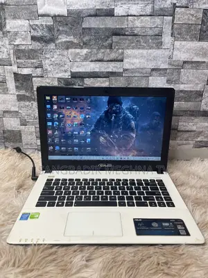 Laptop Asus 3GB Intel SSD 256GB
