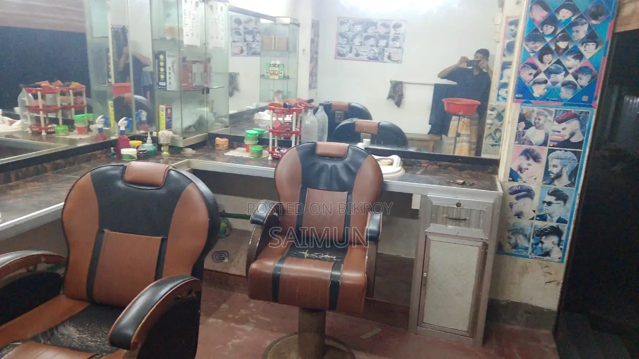 A salon with decoration will be rented out
