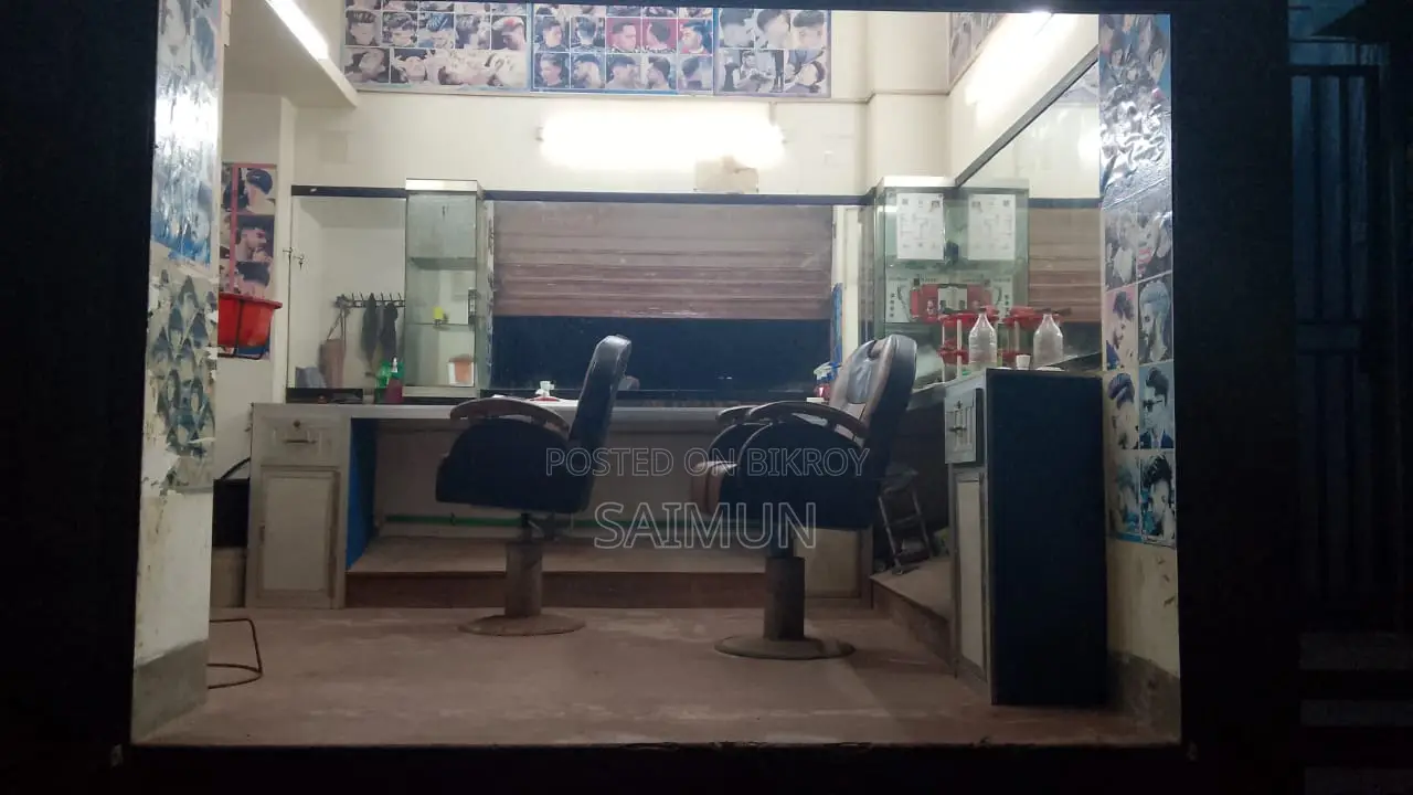 A salon with decoration will be rented out