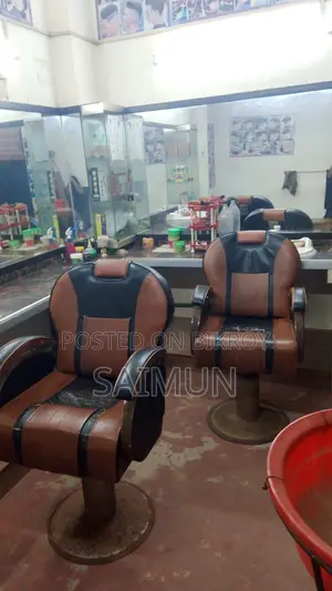 A salon with decoration will be rented out