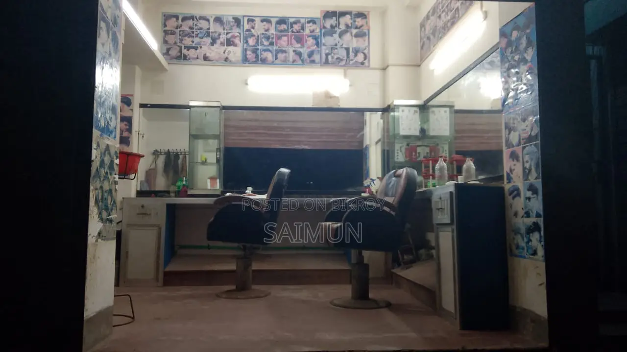 A salon with decoration will be rented out