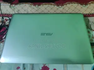 Laptop Asus 4GB RAM Intel Core i3 1TB HDD