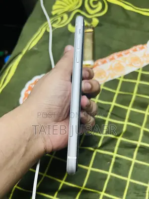 Apple iPhone XR 128 GB White