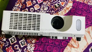 Hitachi CP-X2511 প্রজেক্টর বিক্রয় হবে
