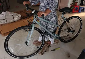 Coyote Interstellar Hybrid 700c With 18 Speed Cycle