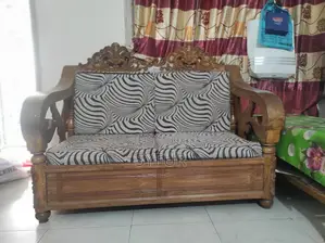 ব্যবহৃত ৫ সিটার (২+২+১) সোফা সেট বিক্রয়ের জন্য