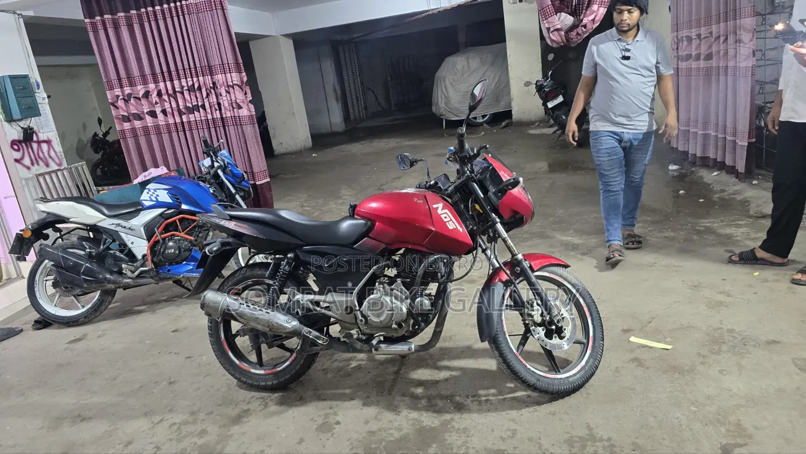 বাজাজ পালসার ১৫০ ২০১০ লাল