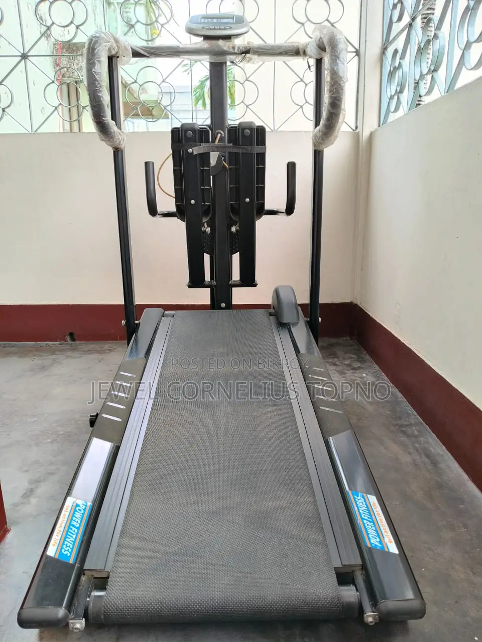 Treadmill (Fitness Equipment)