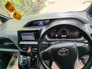 Toyota Noah 2.0 All Wheel Drive (8 Seater) 2017 Silver