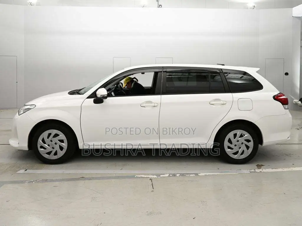 Toyota Corolla Fielder 1.5 Hybrid Front Wheel Drive 2021 White