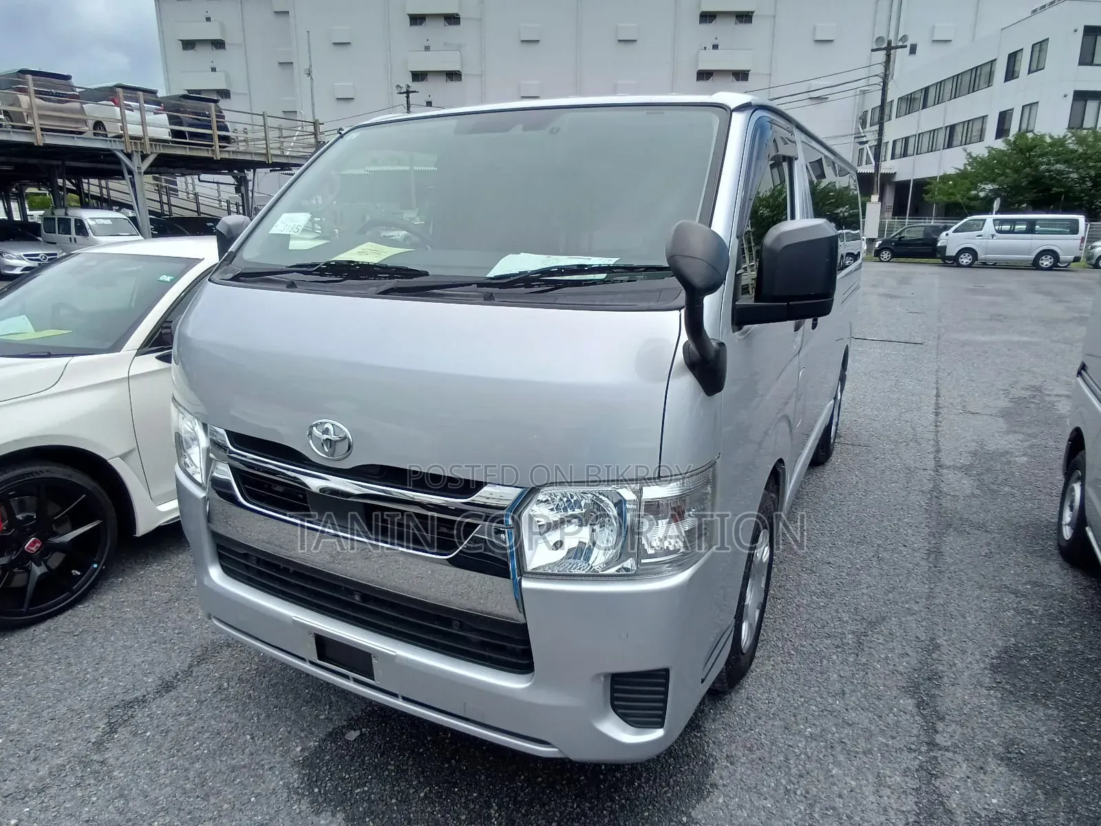 Toyota HiAce 2021 Silver