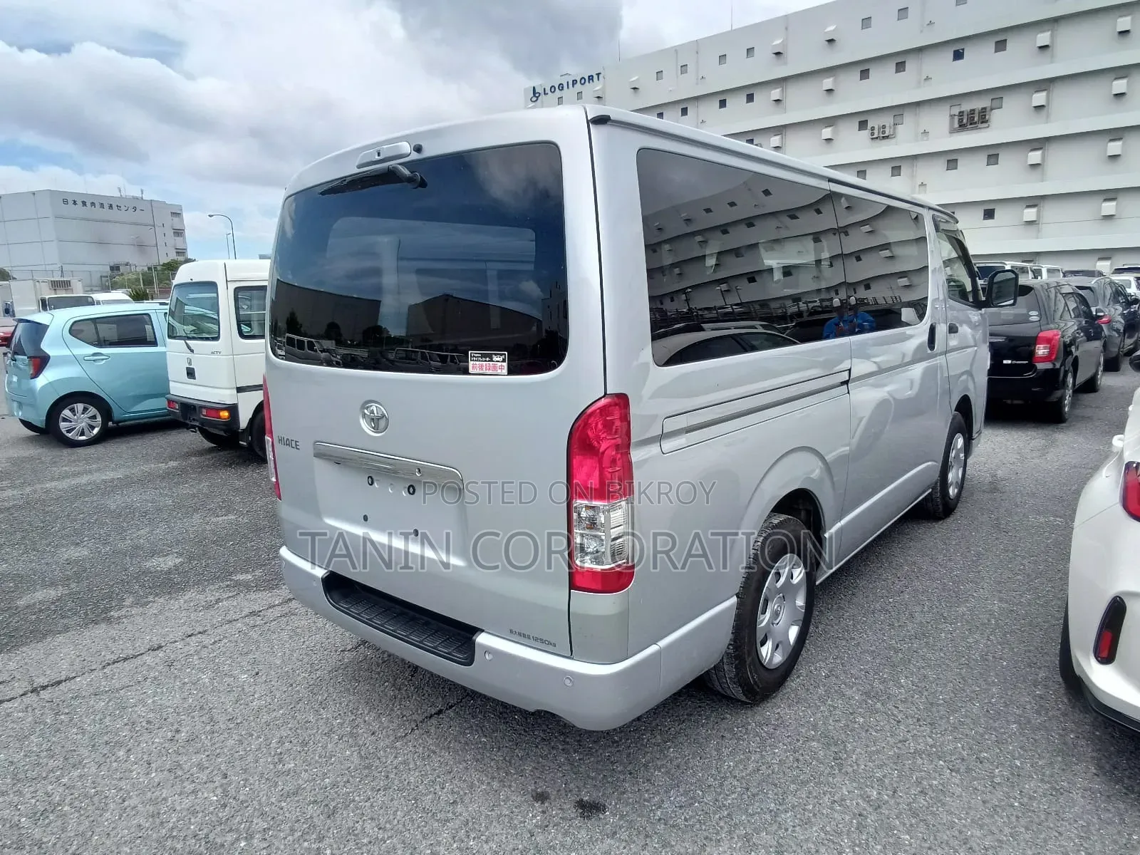 Toyota HiAce 2021 Silver
