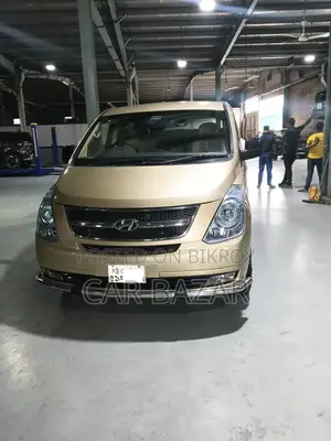 Hyundai H1 2.4 GLS 2010 Gold