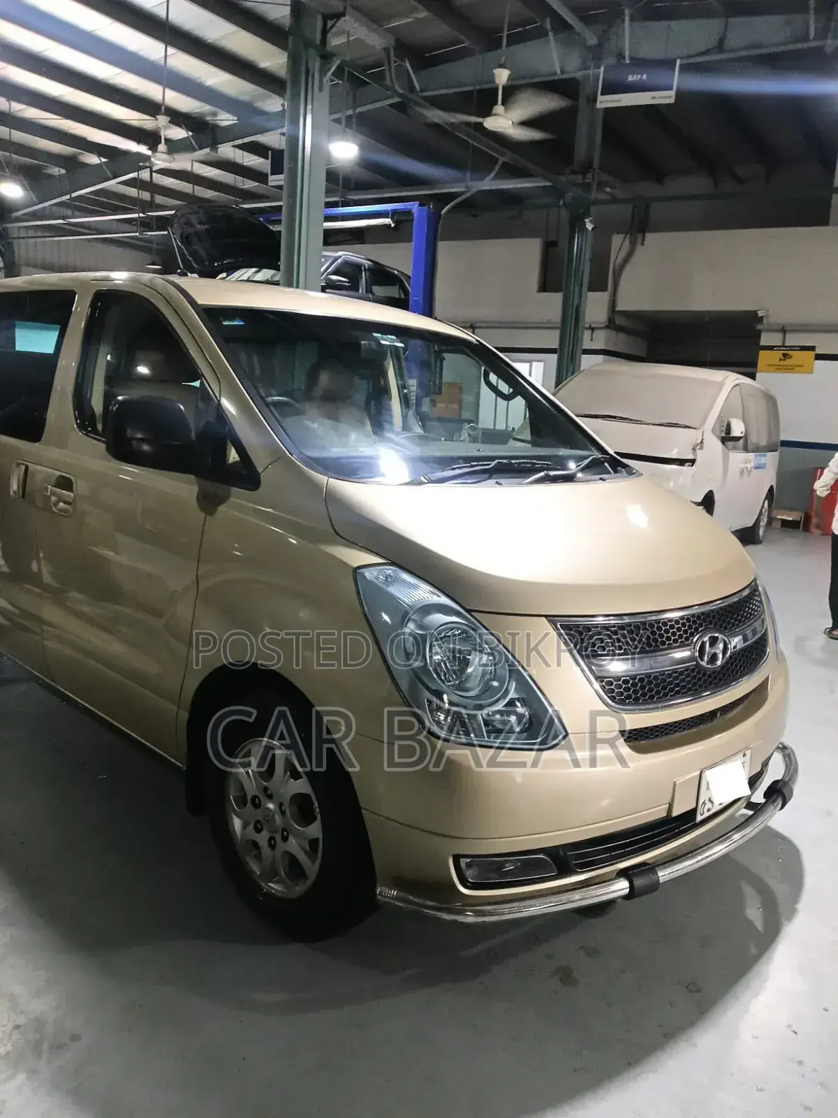 Hyundai H1 2.4 GLS 2010 Gold