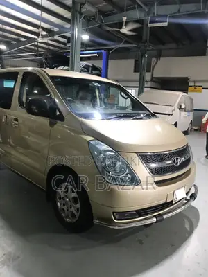 Hyundai H1 2.4 GLS 2010 Gold