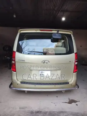 Hyundai H1 2.4 GLS 2010 Gold