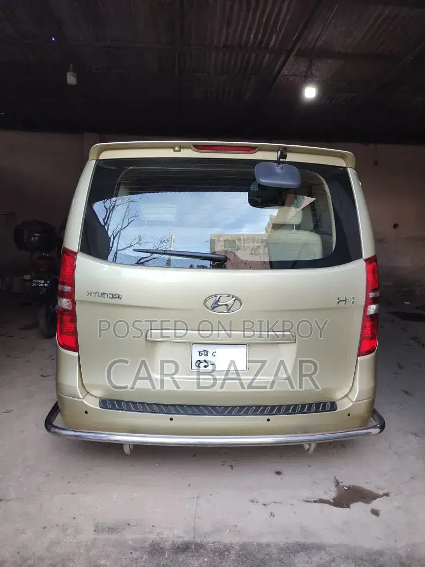 Hyundai H1 2.4 GLS 2010 Gold