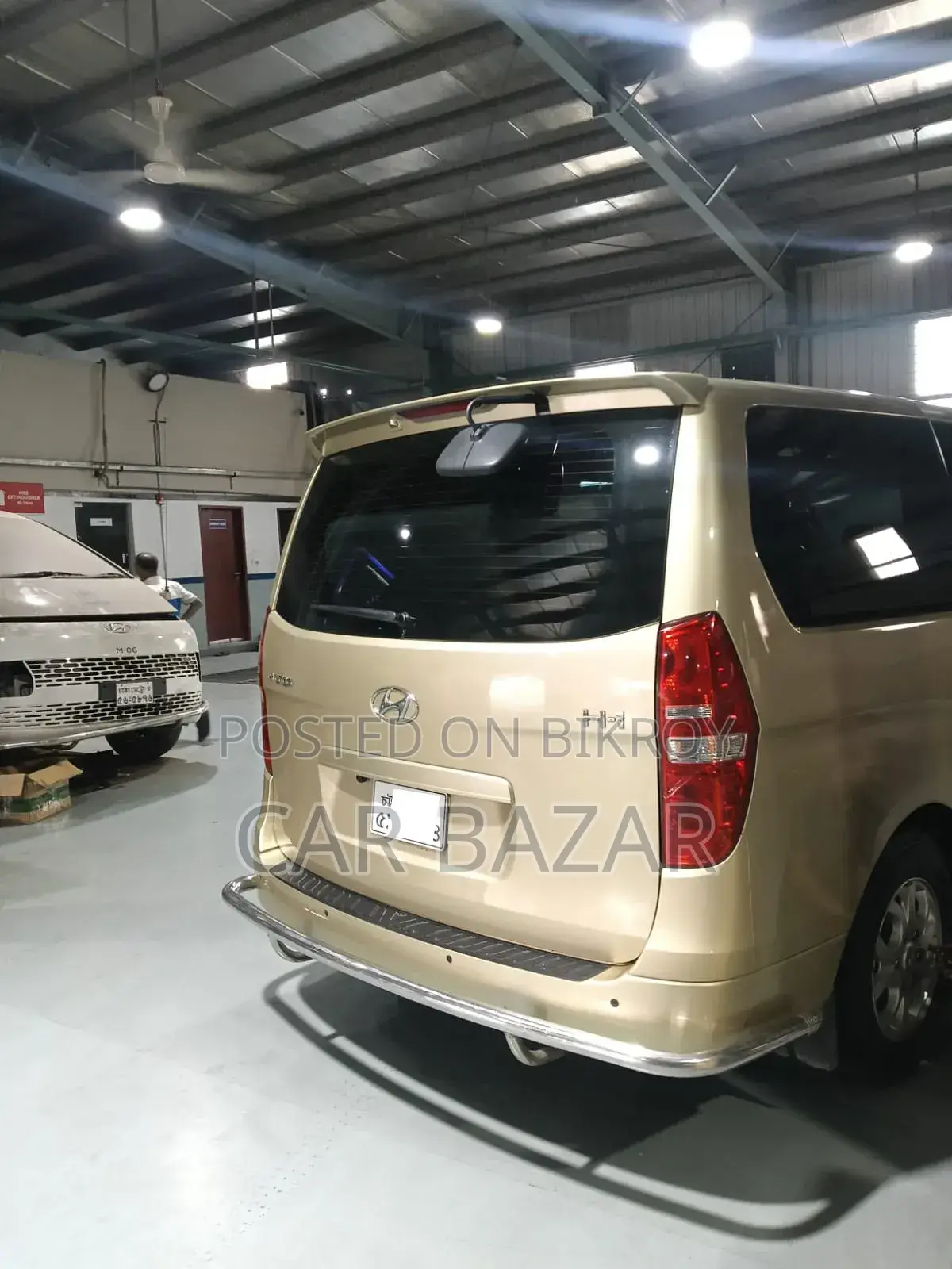 Hyundai H1 2.4 GLS 2010 Gold