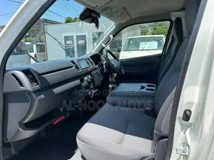 Toyota HiAce 2021 White