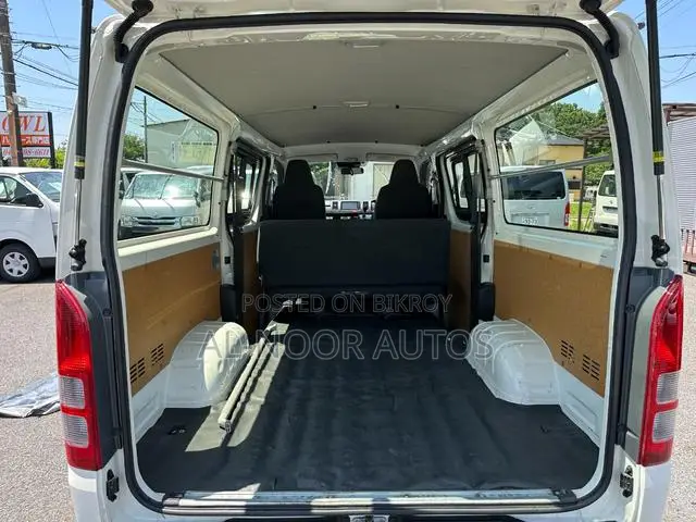 Toyota HiAce 2021 White