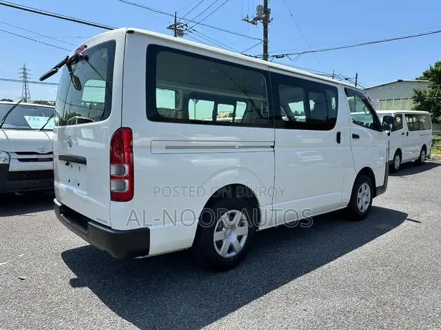 Toyota HiAce 2021 White