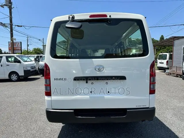 Toyota HiAce 2021 White