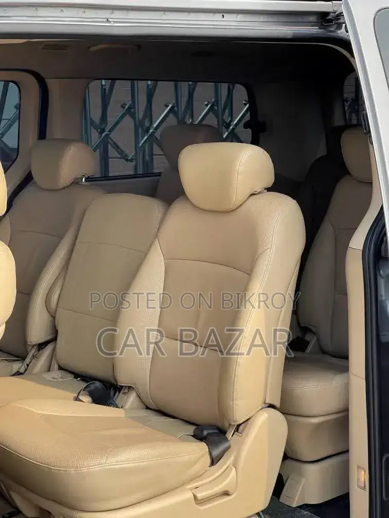 Hyundai H1 2.4 GLS 2010 Gold