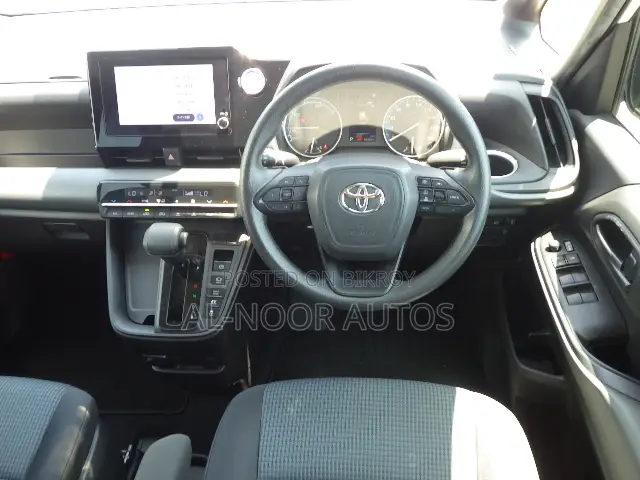 Toyota Noah 2022 Pearl