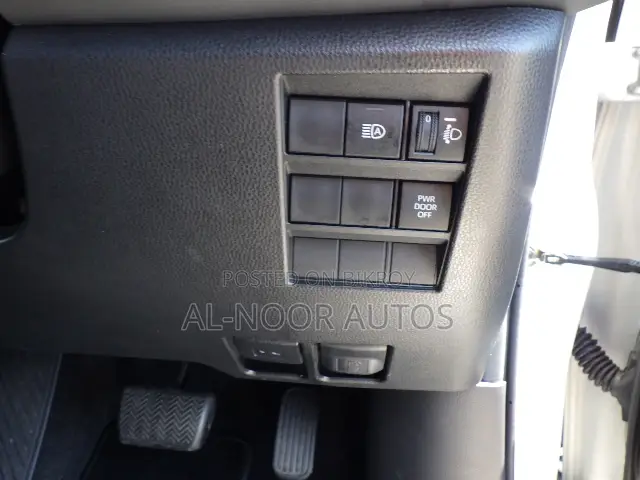 Toyota Noah 2022 Pearl