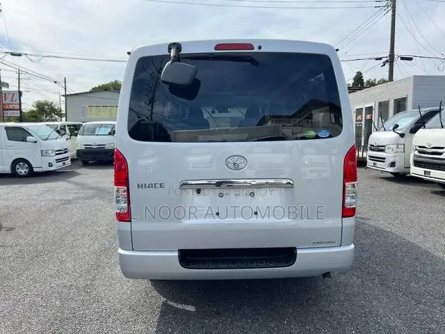Toyota HiAce 2021 Silver