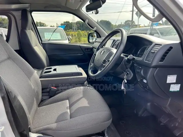 Toyota HiAce 2021 Silver