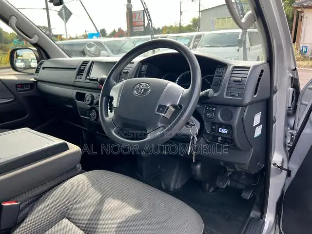 Toyota HiAce 2021 Silver