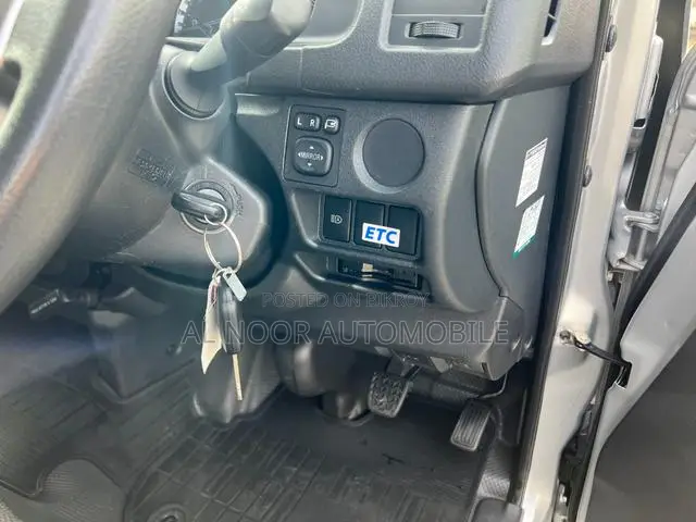 Toyota HiAce 2021 Silver