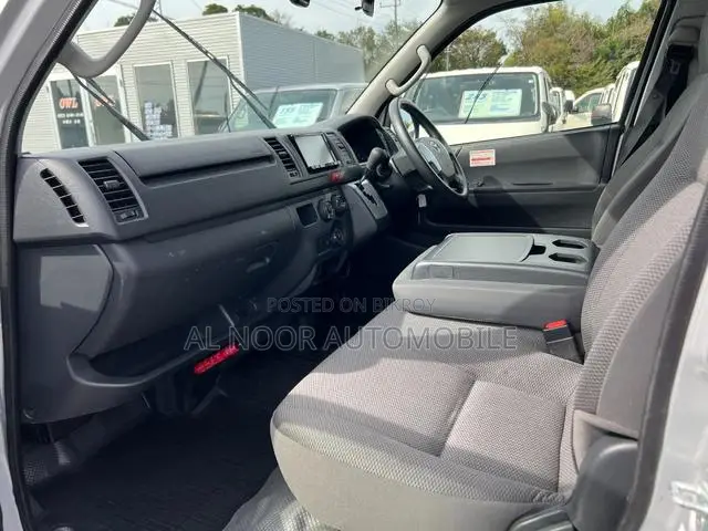 Toyota HiAce 2021 Silver